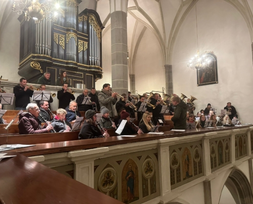 Umrahmung der Abendmesse